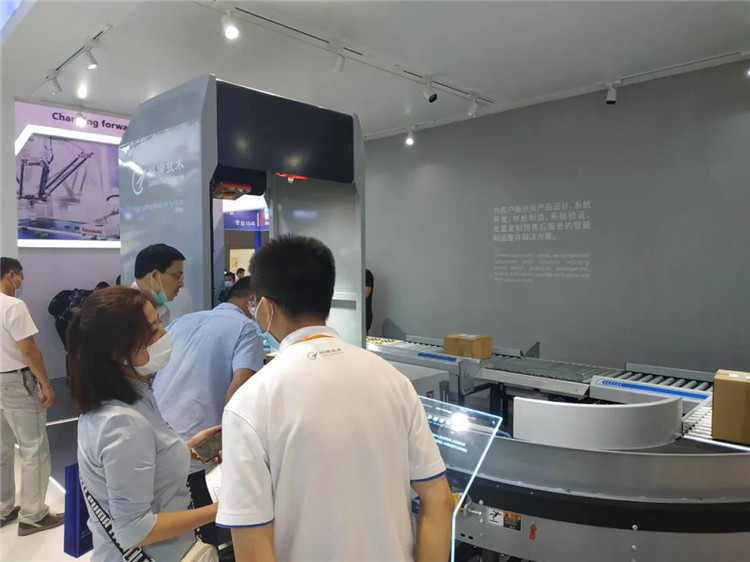 遼寧眾誠工業(yè)設(shè)備制造有限公司技術(shù)上海工博會(huì).jpg